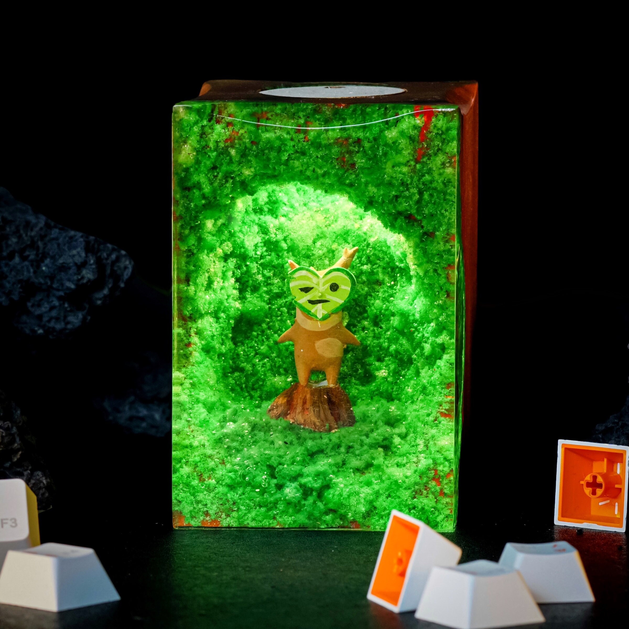 Korok Resin Lamp, The Legend of Zelda Night Light, Korok in Zelda Diorama Lamp, Epoxy Resin Art, Home Decor, Gift for Him